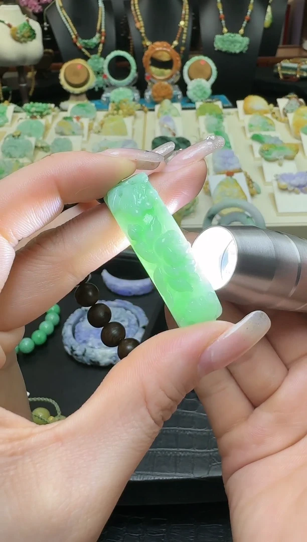 【闪购商品】翡翠手链未镶嵌莲花手牌