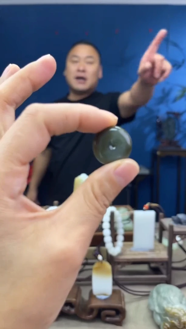和田玉未镶嵌颈饰1