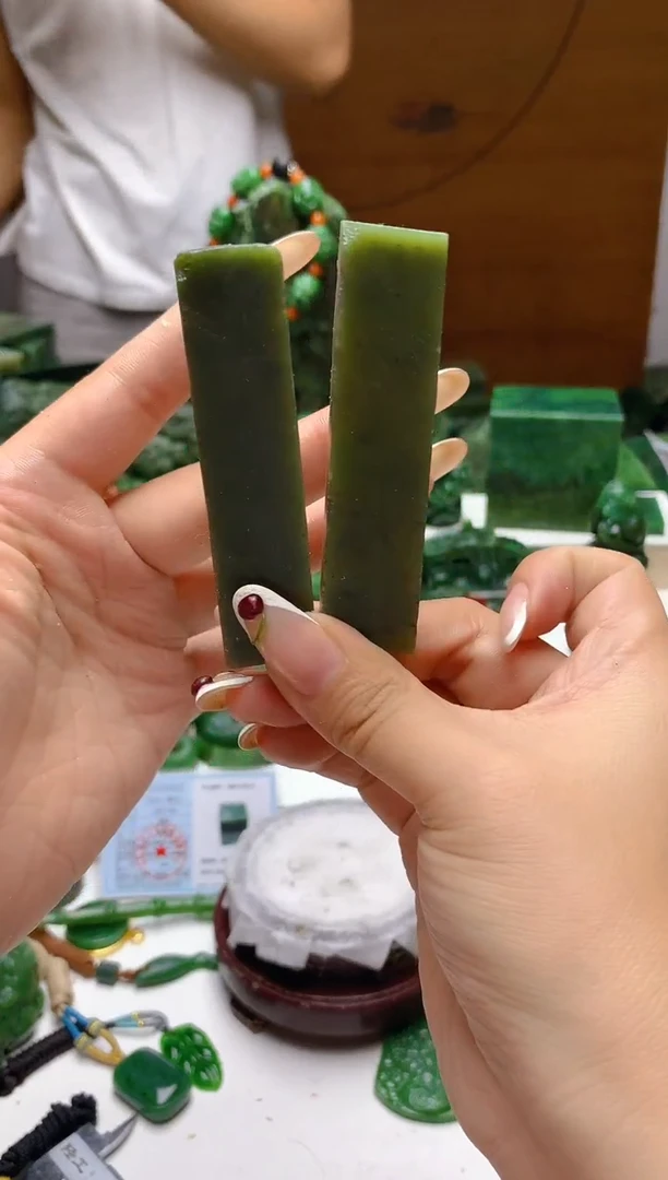 和田玉（碧玉）未镶嵌珠宝半成品1
