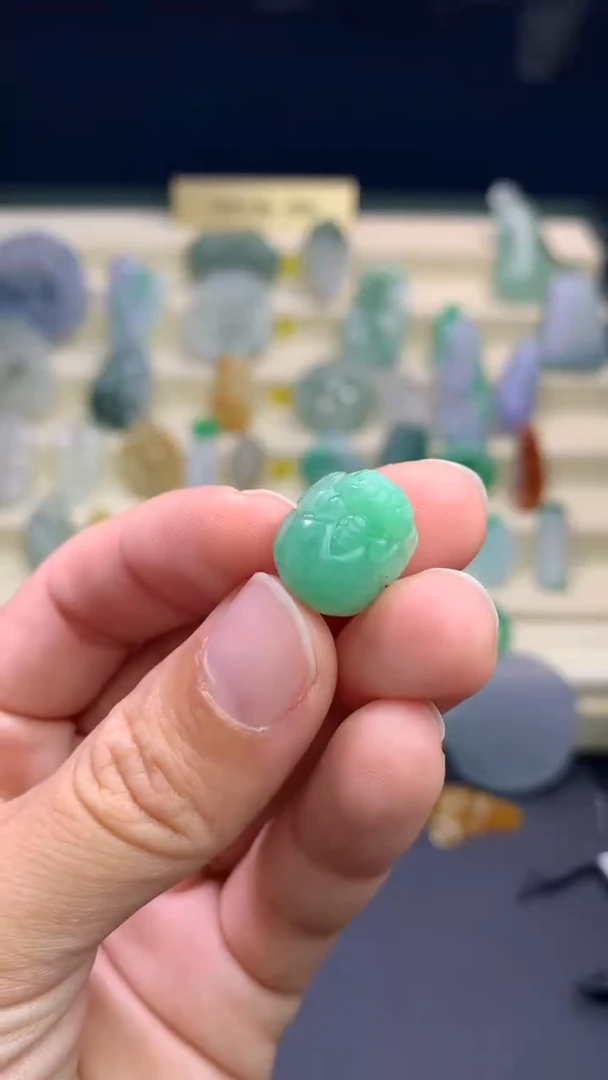 【闪购商品】定制翡翠未镶嵌         三角金蝉