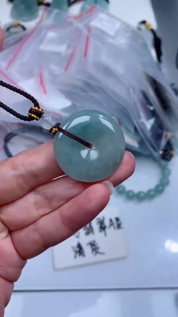 颈饰未镶嵌翡翠吊坠