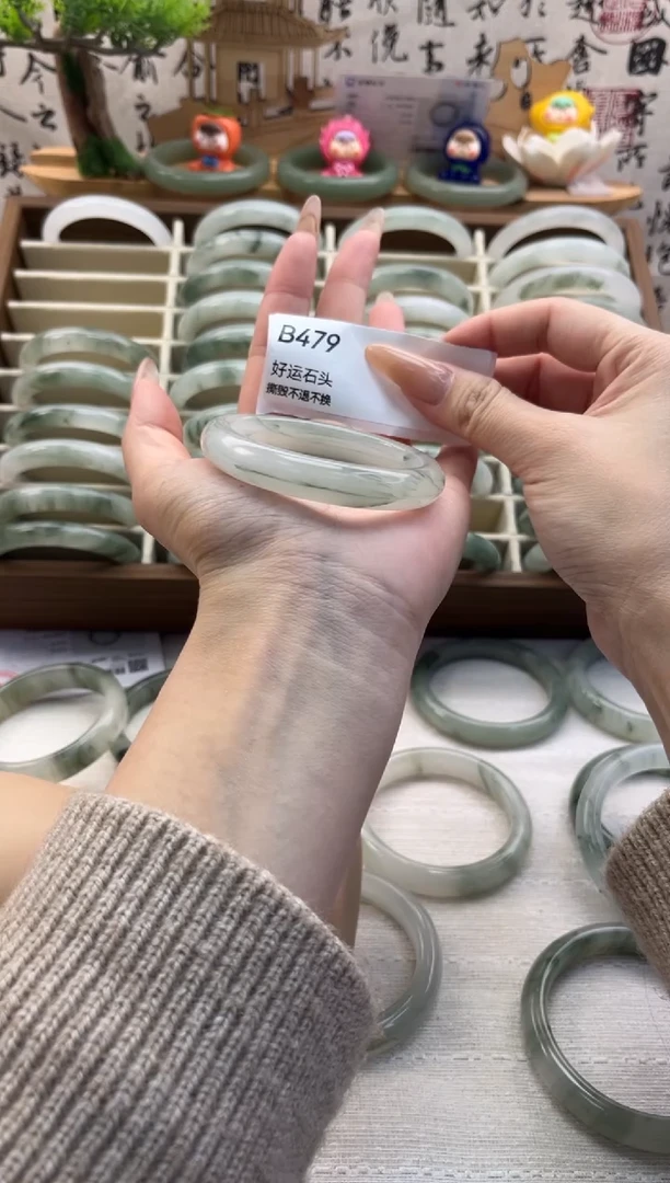 未镶嵌手镯石英质玉微瑕479