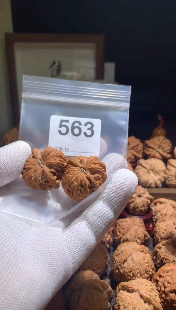 把件文玩核桃龙珠32尺磕尖别打底，影响二次销售不退不换