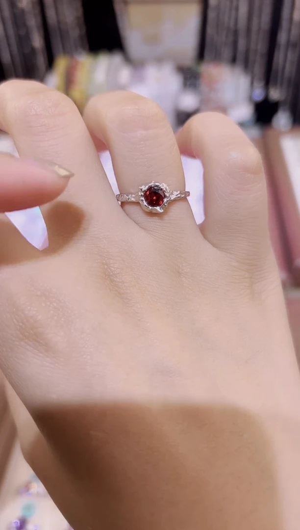 石榴石戒指银S925镶嵌石榴石戒指
