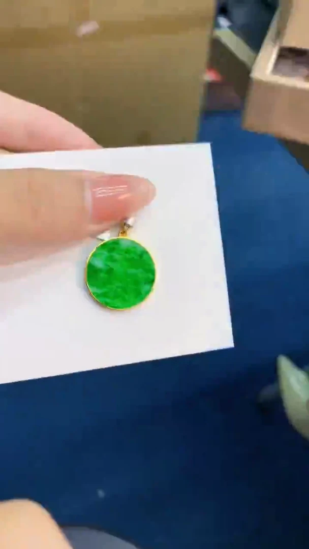 翡翠未镶嵌颈饰           1