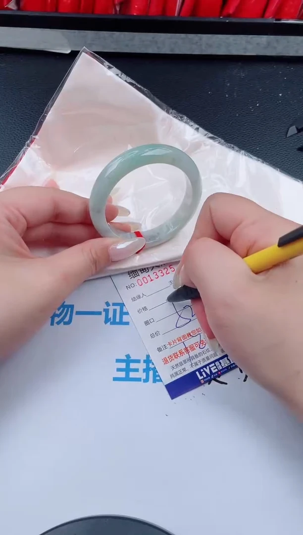 未镶嵌手镯翡翠天然翡翠手镯