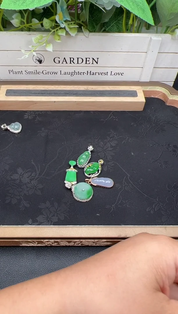 吊坠(不含链)18K金镶嵌翡翠勿拍