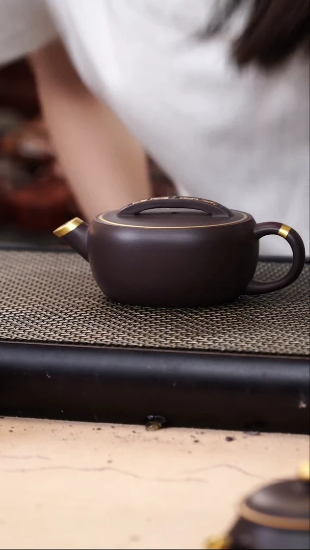茶壶紫砂四号井茄皮紫泥描金炮嘴一片瓦180cc
