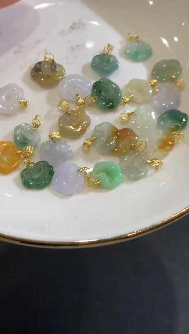 【闪购商品】翡翠吊坠(不含链)18K金镶嵌2627　　多样性发其一