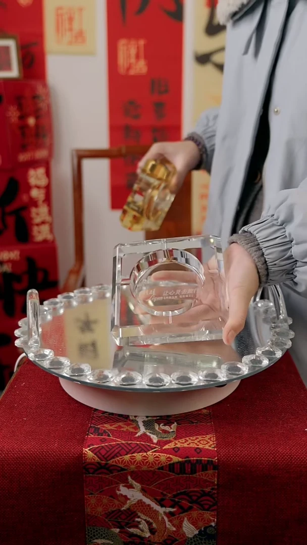 【闪购商品】白色水晶烟灰缸摆件