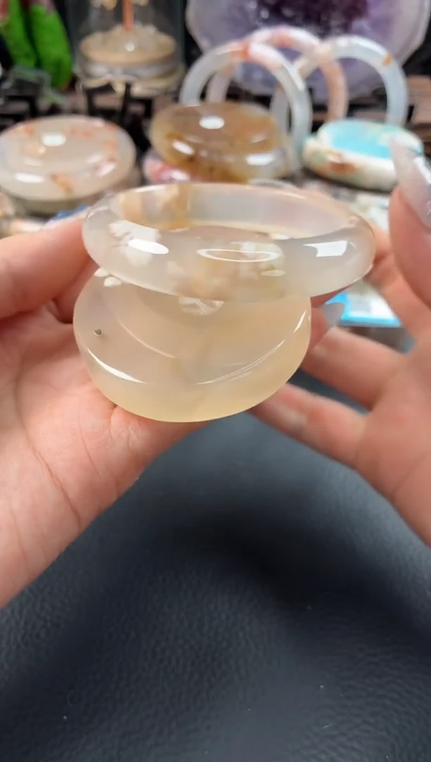 未镶嵌手镯（圆镯）石英质玉54