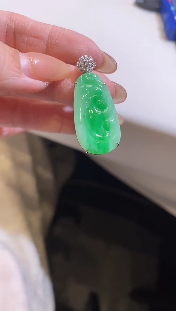 吊坠(不含链)18K金镶嵌翡翠如意