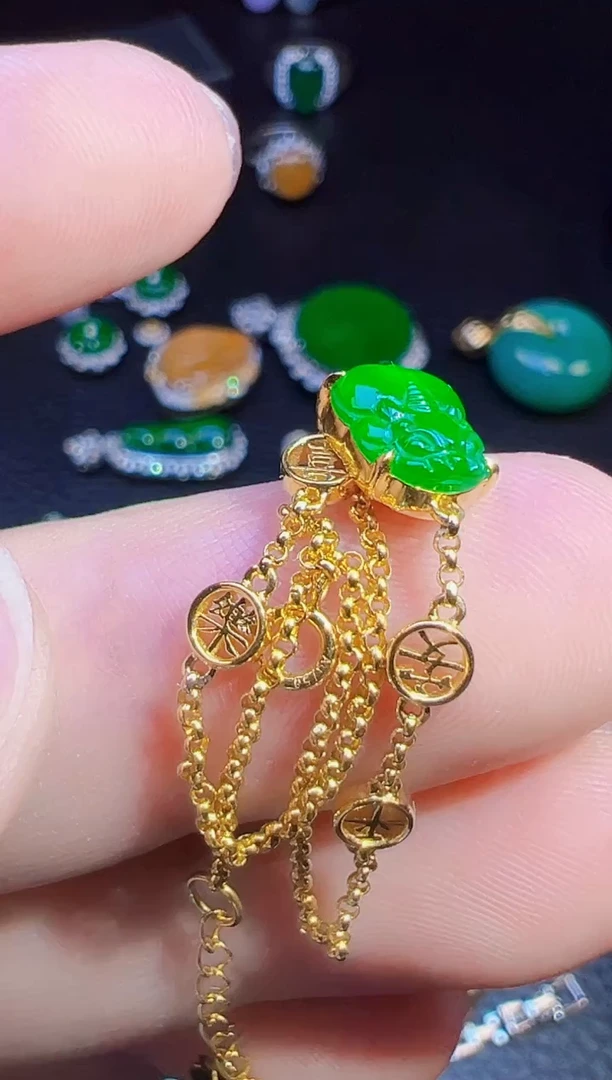 18K金镶嵌手链翡翠种**的翡翠