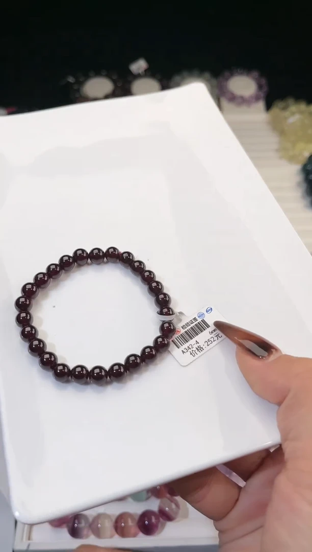 【闪购商品】水晶手链未镶嵌多样性发一石榴石7mm