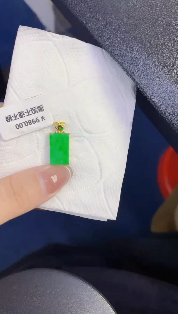 颈饰18K金镶嵌翡翠缅甸天然翡翠A货