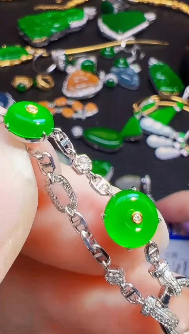 颈饰18K金镶嵌翡翠诗****7翡翠