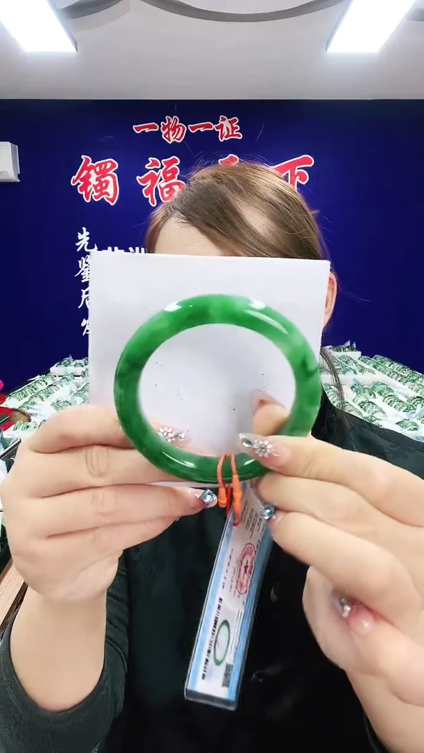 未镶嵌手镯石英质玉（非洲翠）1