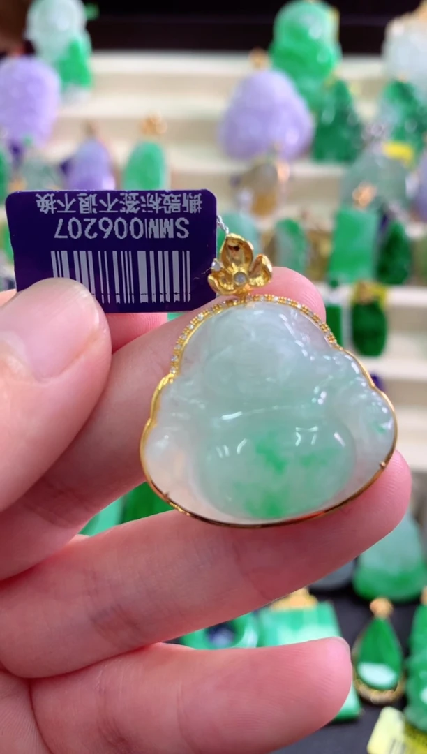 颈饰18K金镶嵌翡翠挂件