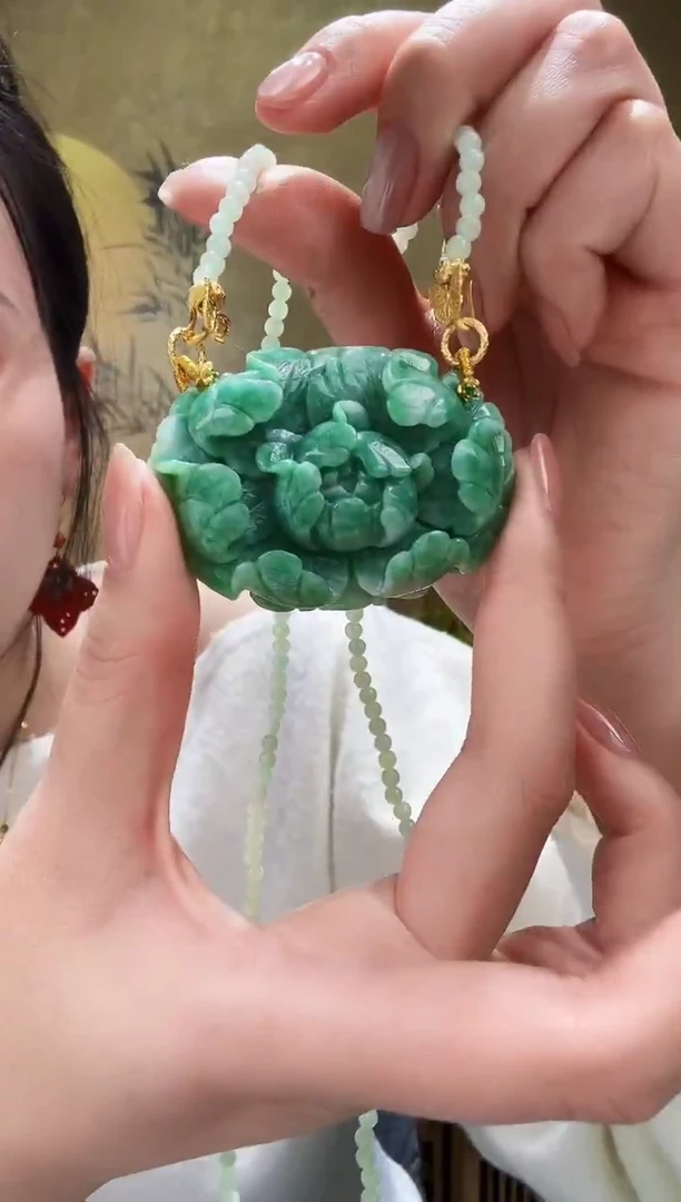 颈饰未镶嵌翡翠吊坠