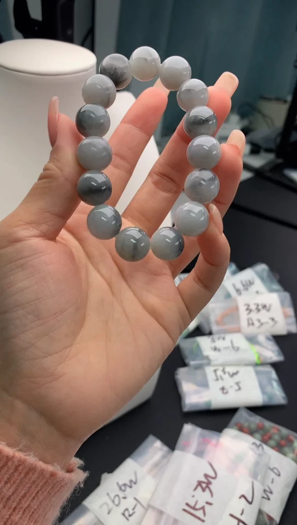 【闪购商品】翡翠手串未镶嵌48......