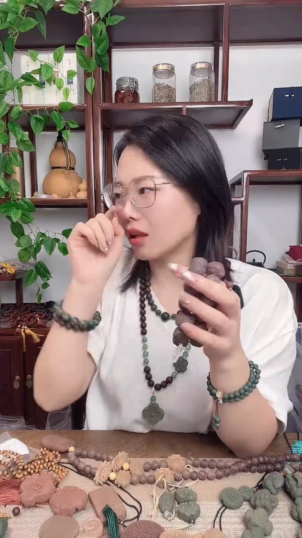 泥塑哈*米芳华香方的耳坠