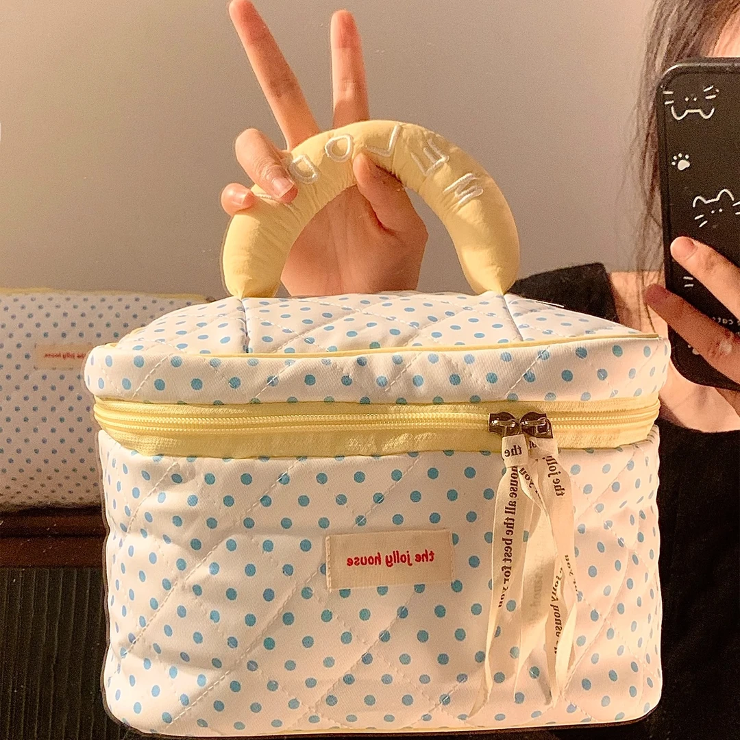 可爱奶黄手提化妆包女便携大容量旅行护肤品收纳袋洗漱包2025新款