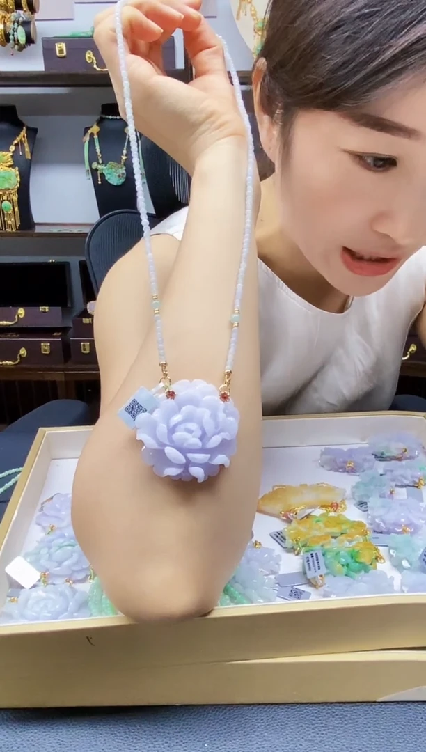 颈饰未镶嵌翡翠吊坠