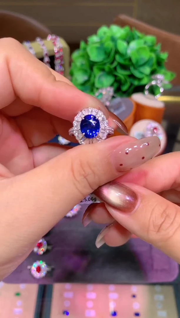戒指蓝宝石18K金镶嵌4.05ct
