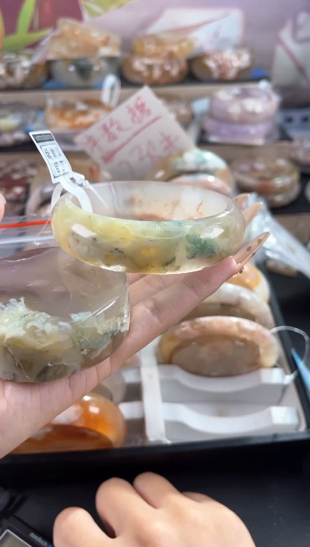 未镶嵌手镯石英质玉60