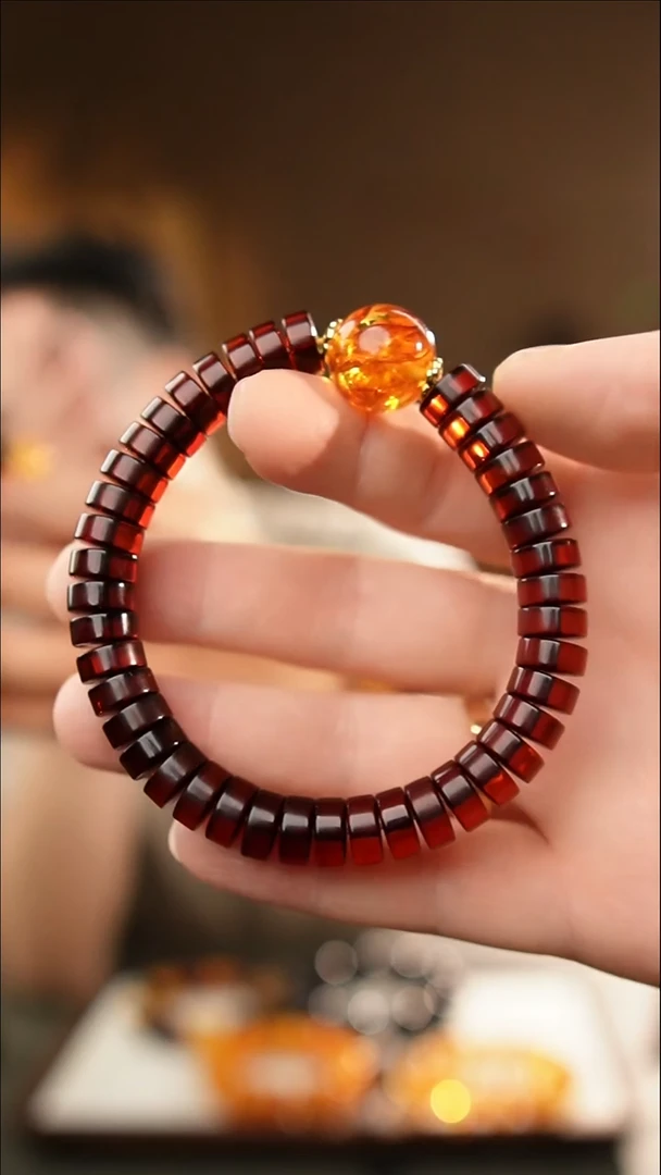 琥珀颈饰未镶嵌10+血珀直切