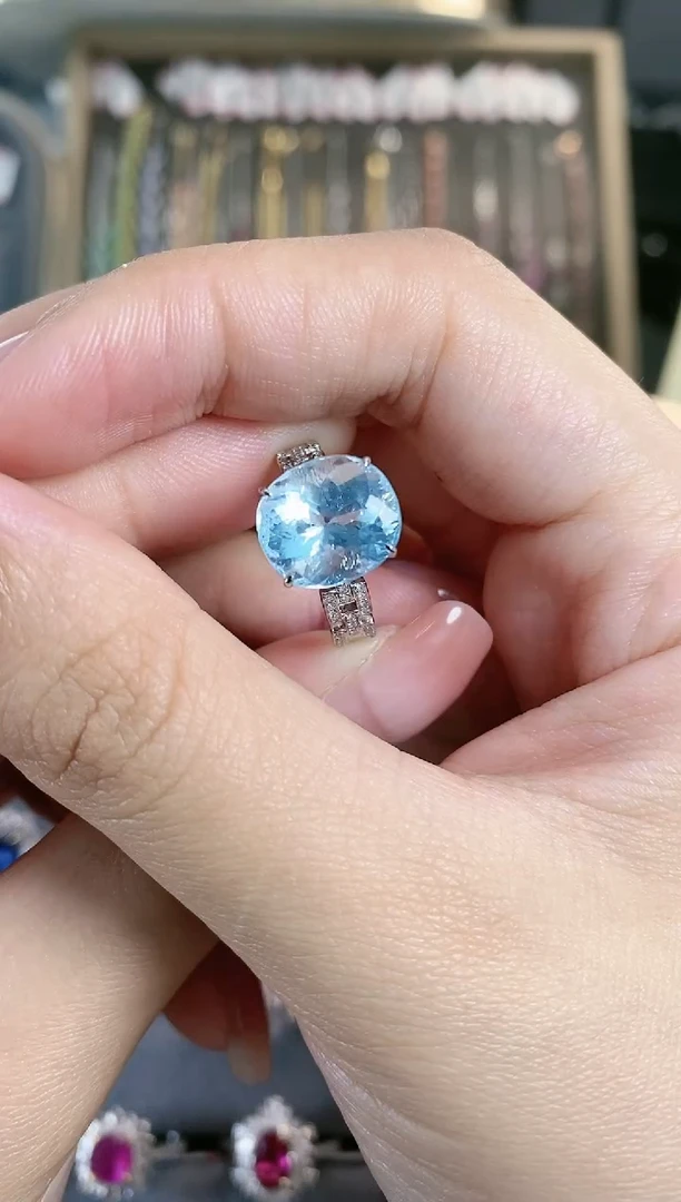 海蓝宝石戒指18K金镶嵌·