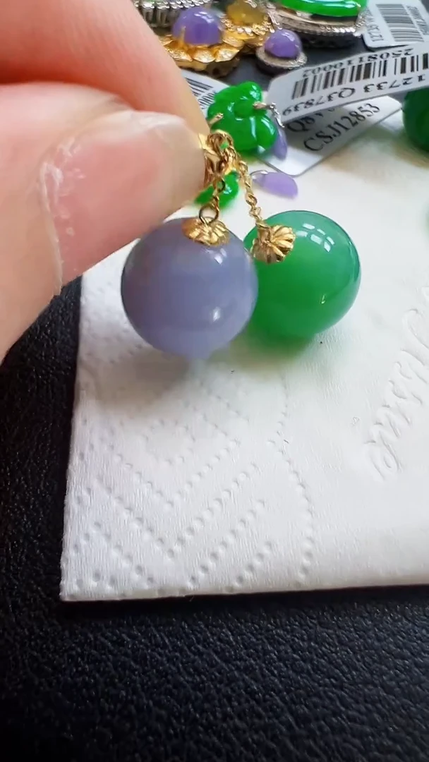 颈饰18K金镶嵌翡翠吊坠