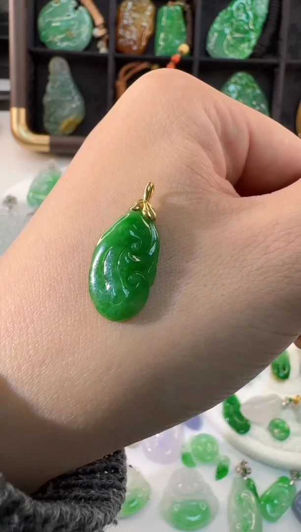 颈饰18K金镶嵌翡翠缅甸A货翡翠