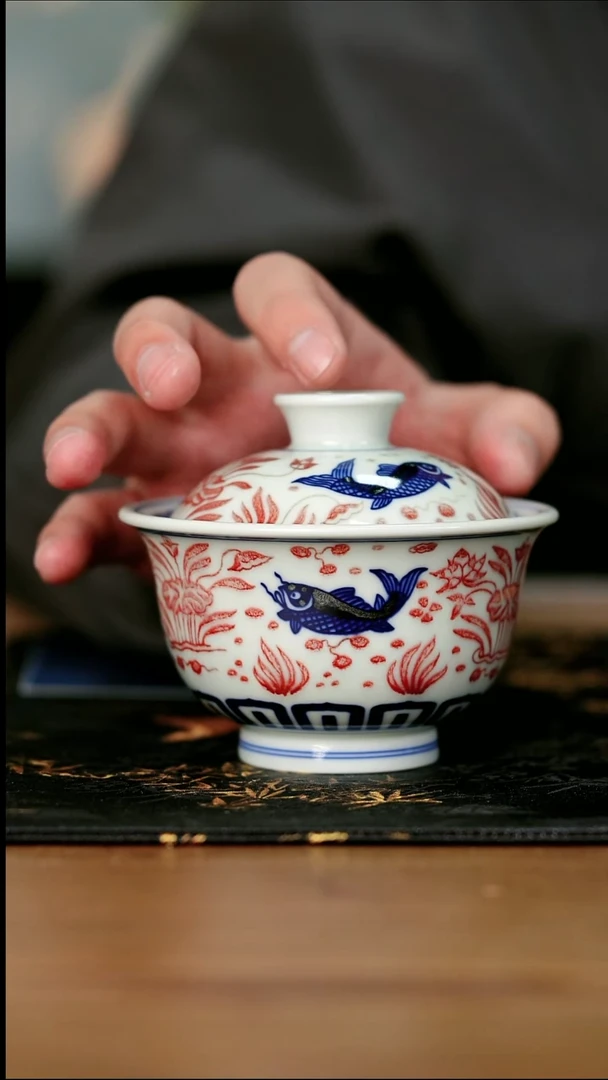 17-20手工手绘青花釉里红鱼藻纹盖碗