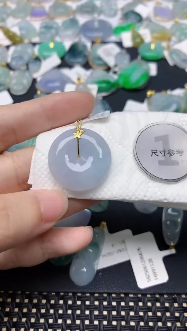 翡翠18K金镶嵌颈饰天然缅甸A货翡翠