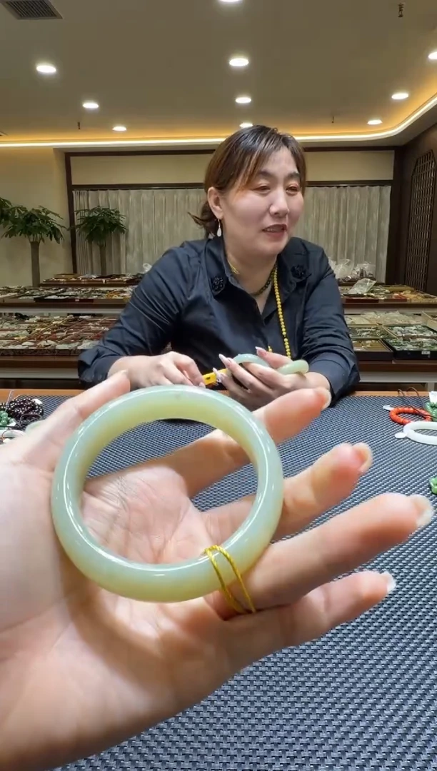 颈饰未镶嵌和田玉手镯59
