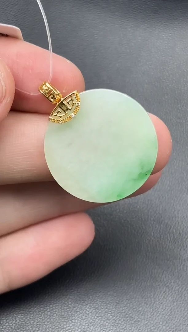 颈饰18K金镶嵌翡翠无事牌