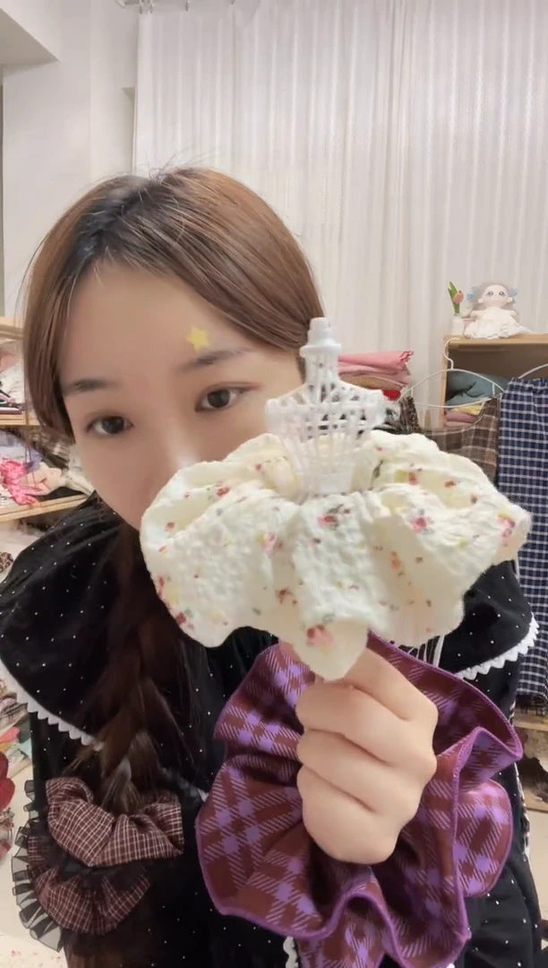 化纤1米淡米黄红小碎花聚酯纤维布料 不是发圈~