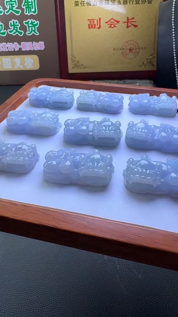 翡翠未镶嵌颈饰大貔貅多样性发一件