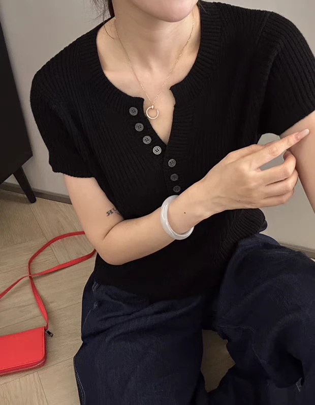 坎肩飞飞袖短袖欧黑剪刀领针织衫女25春夏新款 衣长57胸围82