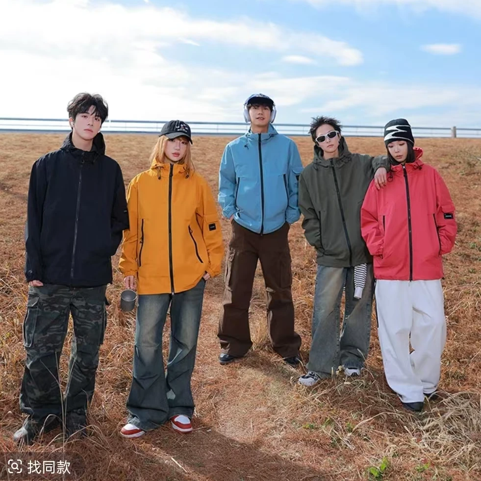 户外运动2025新款男女同款春秋季冲锋衣防区防水登山运动外套