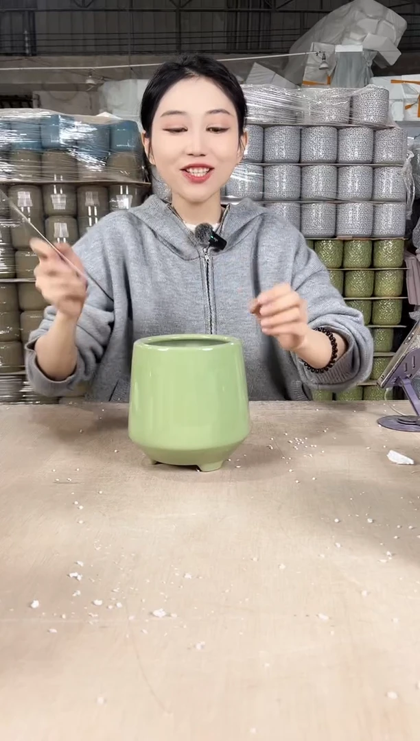 【闪购商品】陶瓷高脚绿花釉13x15