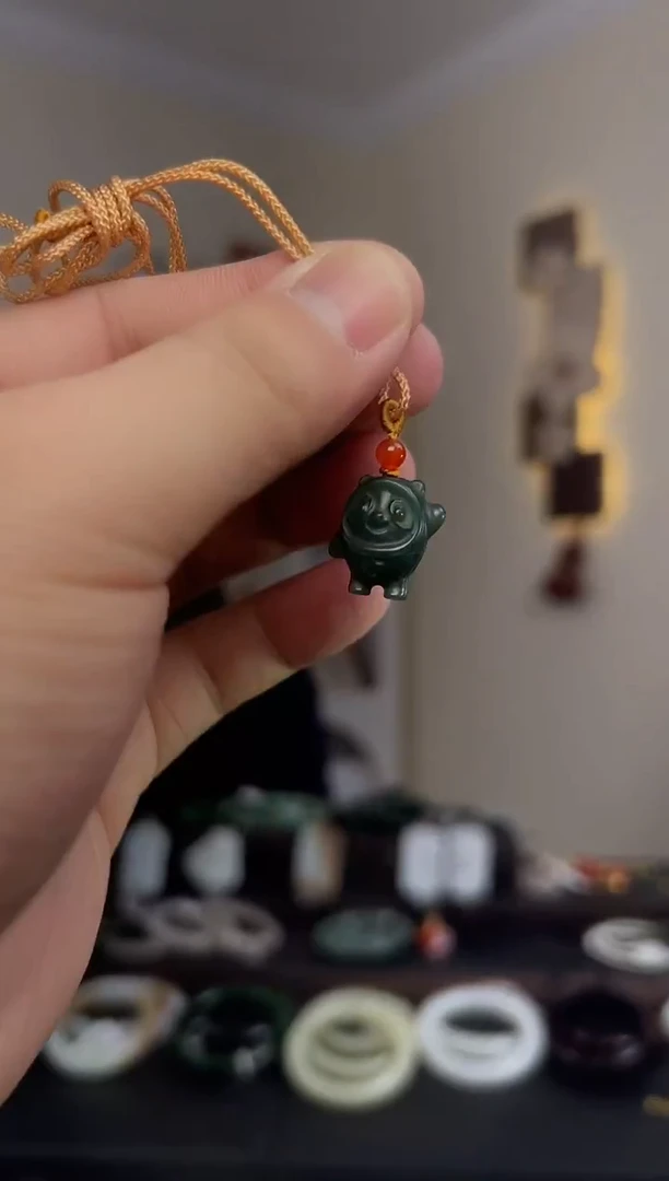 颈饰未镶嵌和田玉冰敦敦