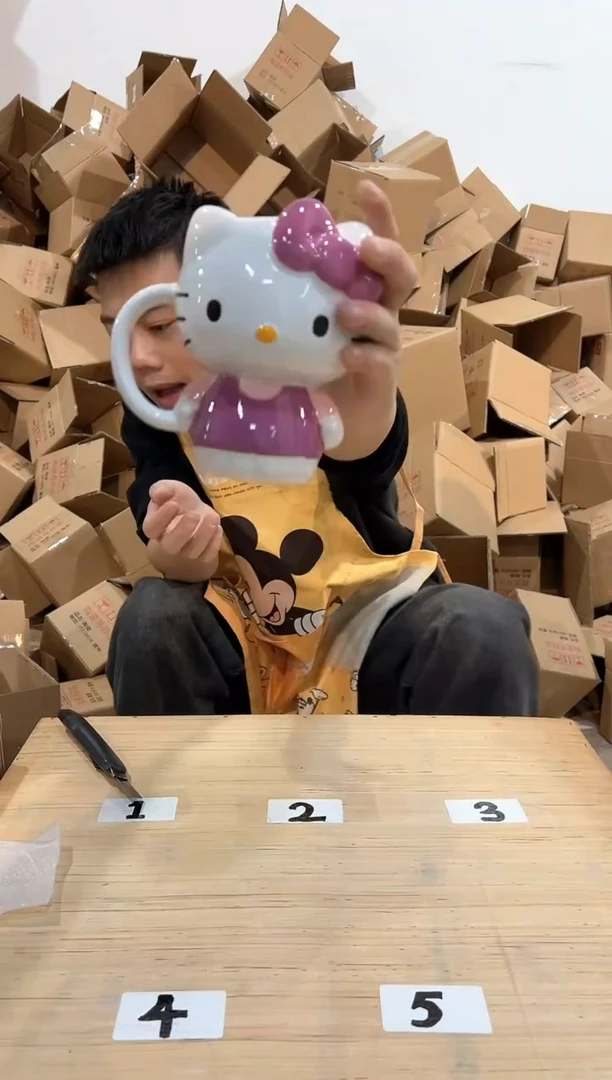 瓷片粉色kt全身杯