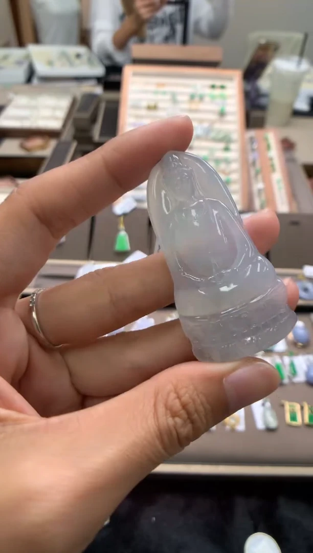 颈饰未镶嵌翡翠观音
