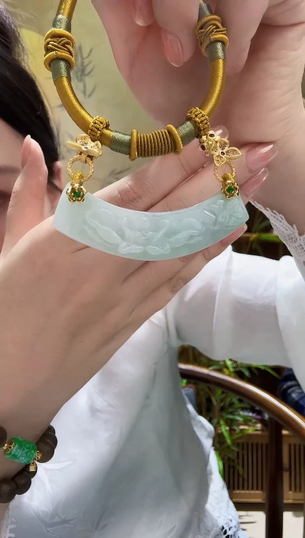 颈饰未镶嵌翡翠吊坠
