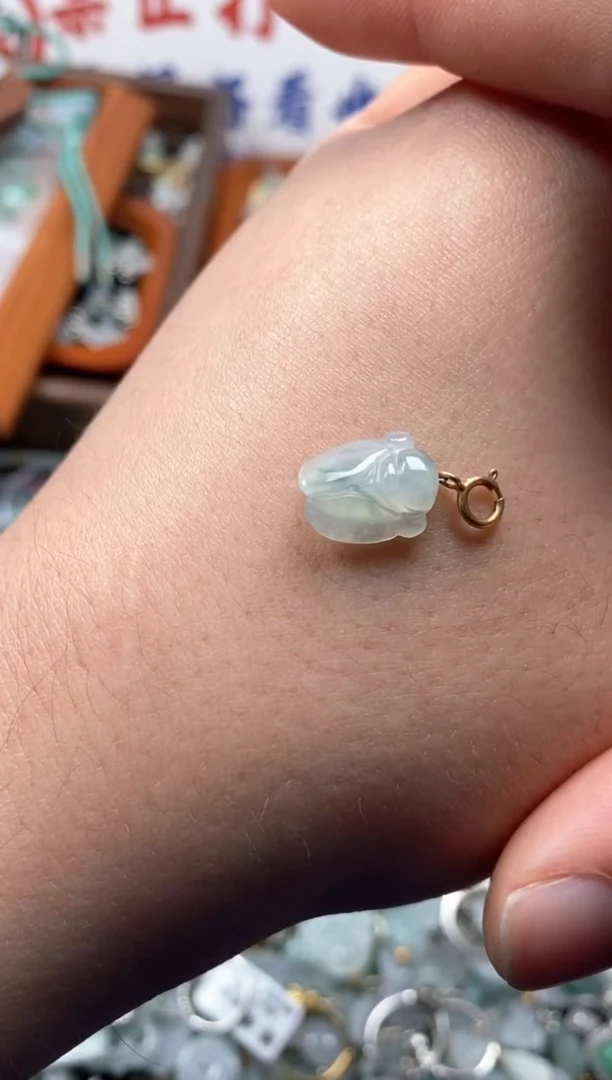 【闪购商品】翡翠颈饰未镶嵌哥哥