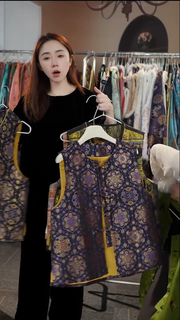 五粒扣黑金马甲