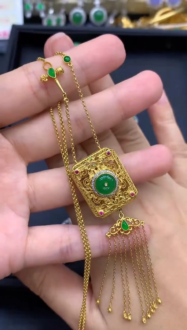 颈饰18K金镶嵌翡翠蛐*吖699-中国好珍宝