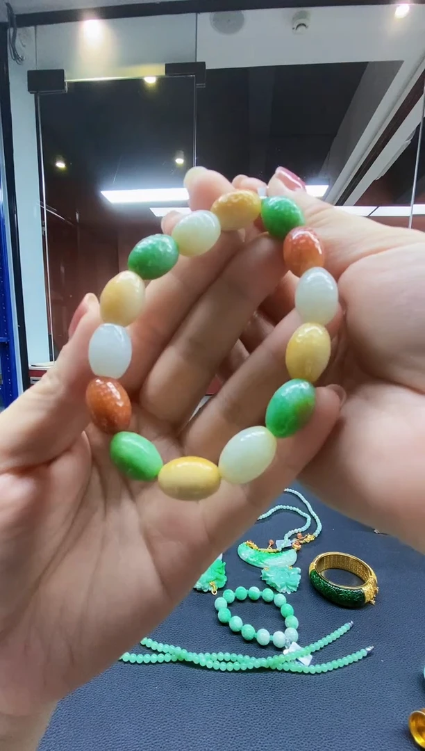 颈饰未镶嵌翡翠手串